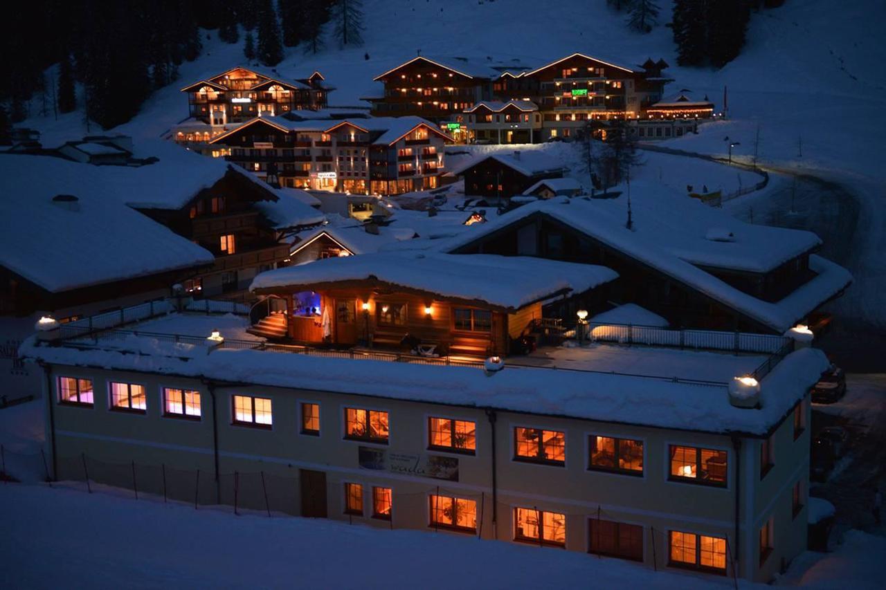 Hotel Alpenrose ツァウヘンゼー エクステリア 写真